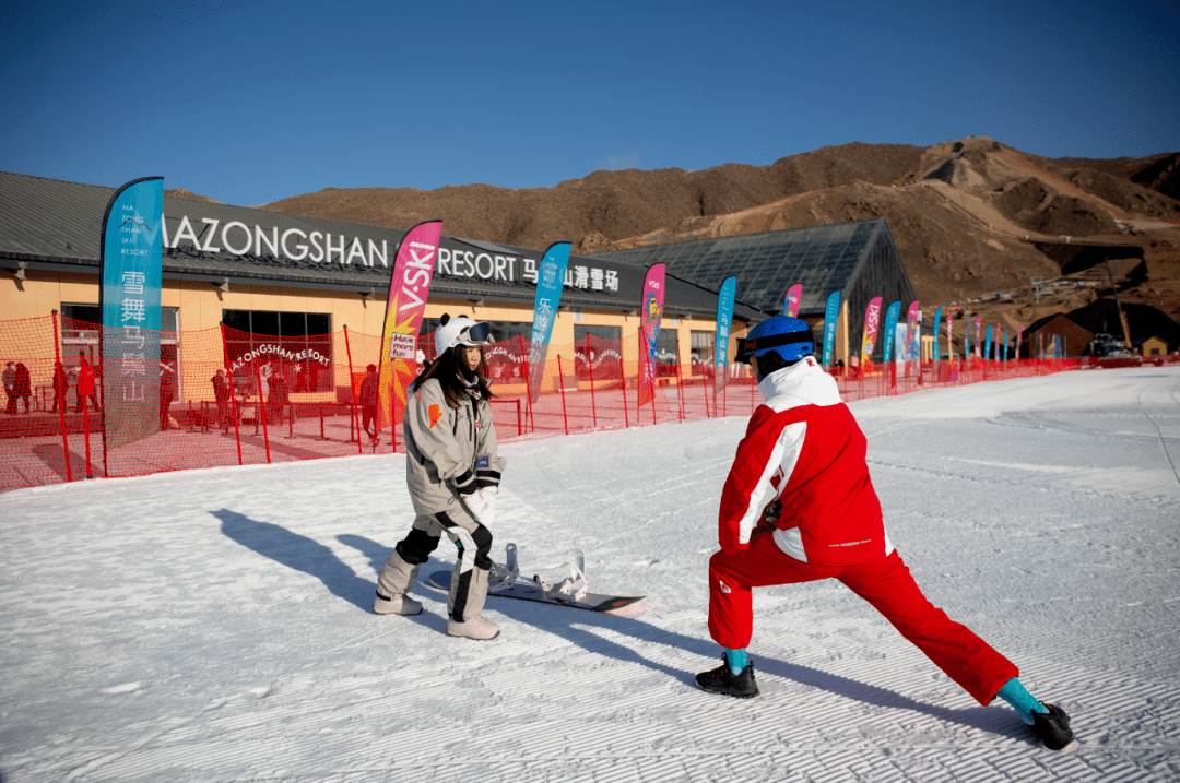 速围观！带你了解呼和谈球吧体育浩特市马鬃山滑雪场→(图4)