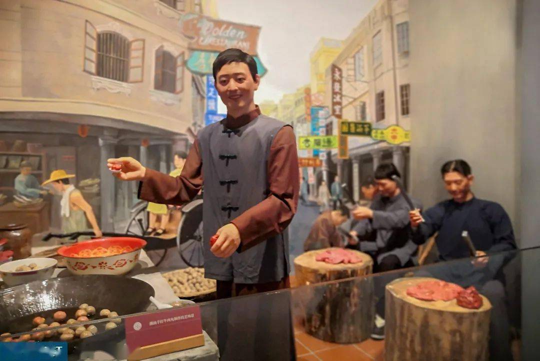 行走在潮汕华侨博物馆,一幅幅珍贵照片,一件件历史实物,无不在述说着