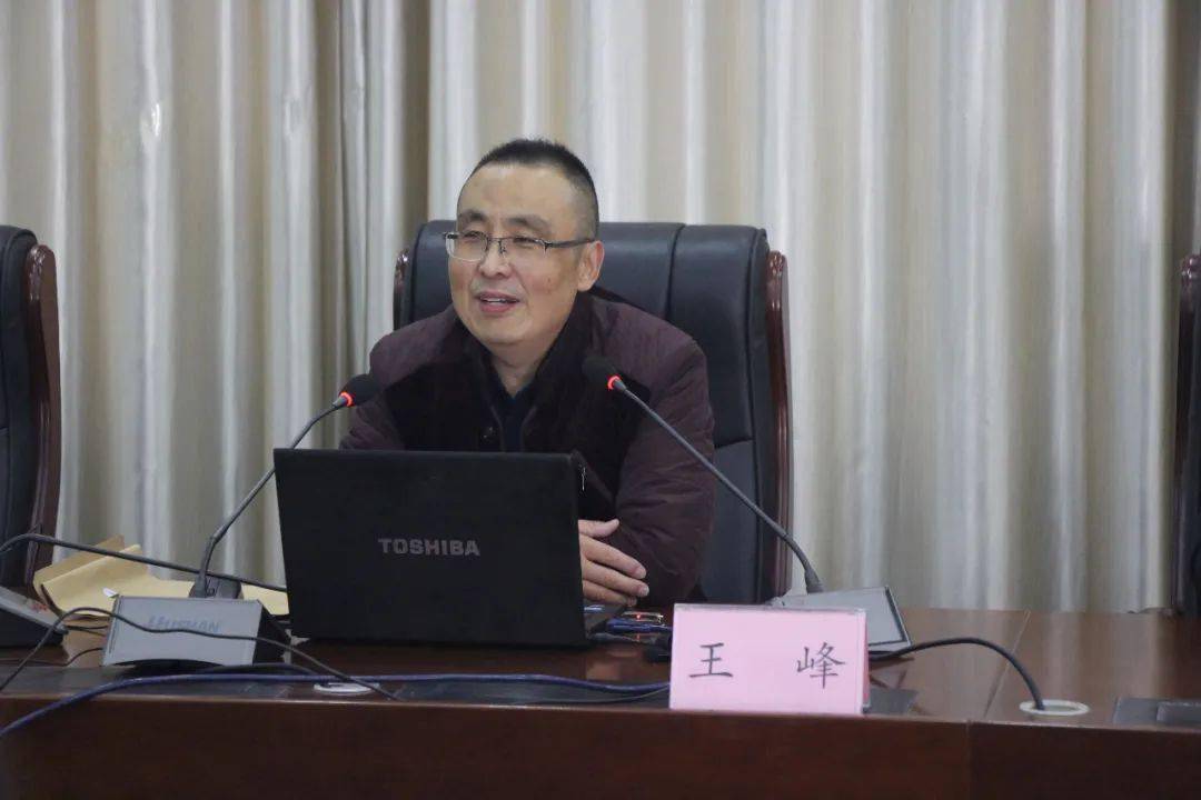 本次宣讲活动中,沛县团县委邀请了县委党校教研室主任王峰老师就党的