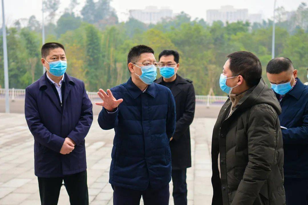 12月24日,区委书记姜天波前往綦江东站,綦江客运中心,转关口大桥,永辉