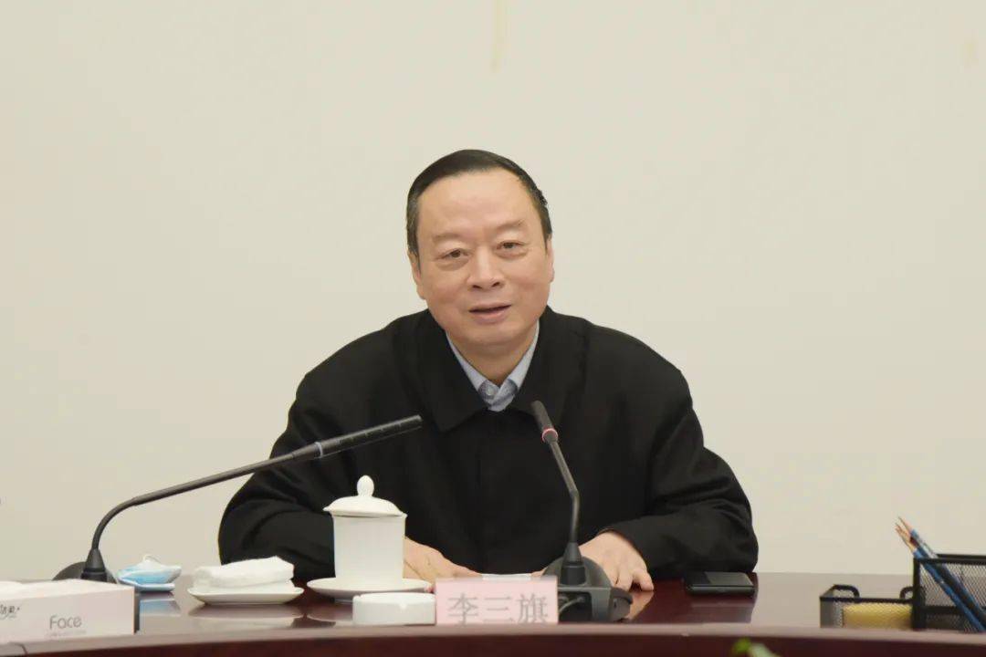 李三旗对服务中心2021年工作完成情况表示肯定.