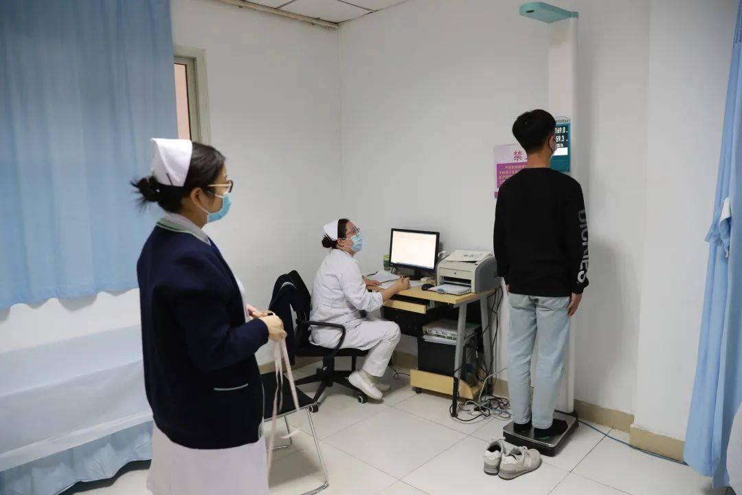 河南省郑州市管城区组织开展2022年上半年大学生预定兵体检_征兵_人武