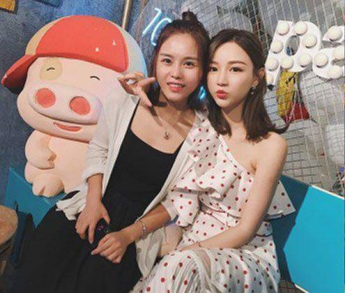 雪梨惊艳动人遭玩偶猪娃抢镜搂胳膊男子又被闺蜜误认成老公张衍