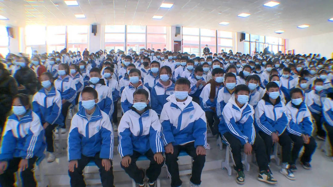 市关工委到威宁开展党的十九届六中全会精神宣讲并对留守未成年人家长