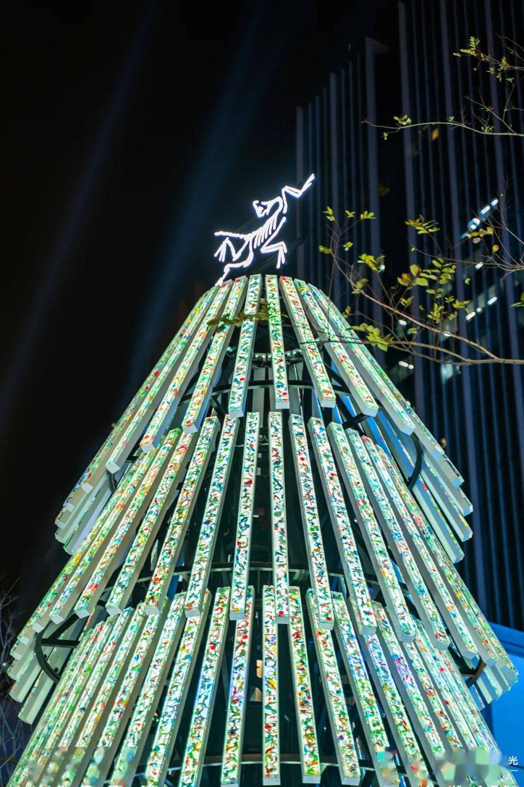 万象巨型「许愿树」来了，今年深圳跨年，就来这里！