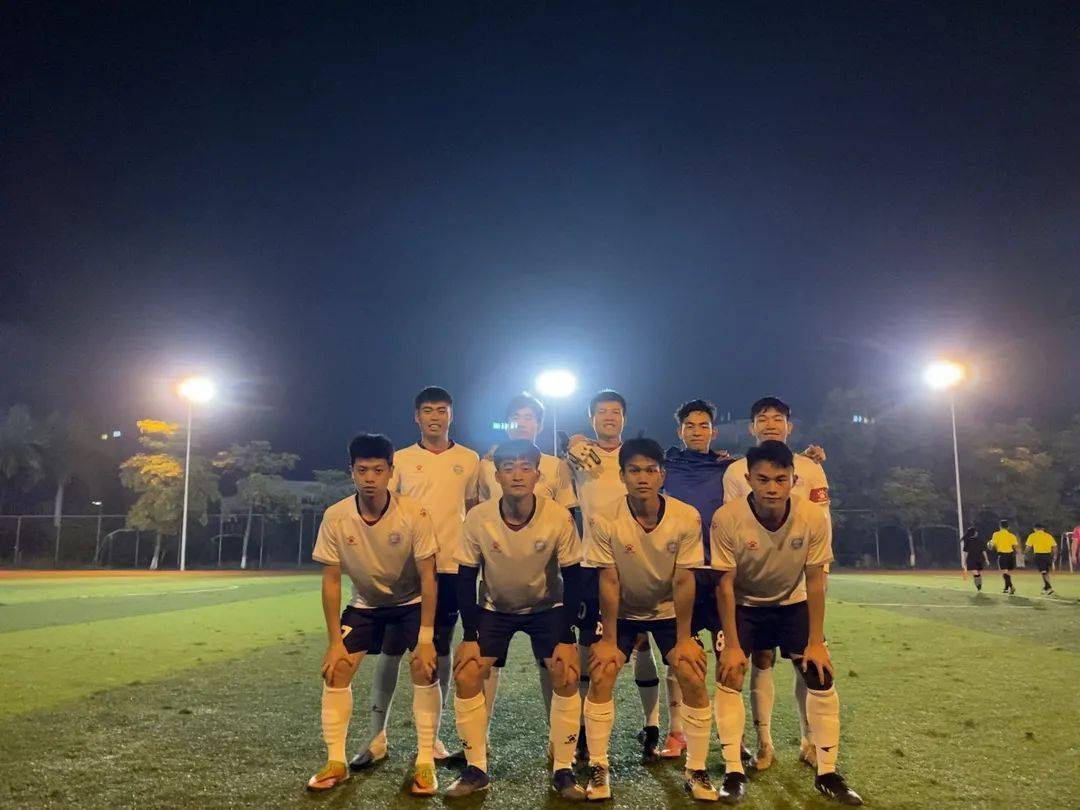 期待已久的足球超级联赛决赛来啦