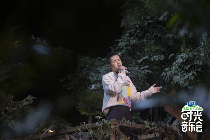 谭咏麟|爆火的《漠河舞厅》，还与这位歌手有关？