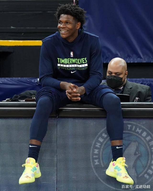 怀斯曼上脚安踏了爱德华兹穿哈登5