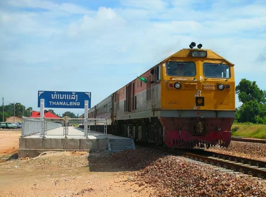 中老铁路火了运送40万人货列昼夜不停老挝铁路里程增加100倍