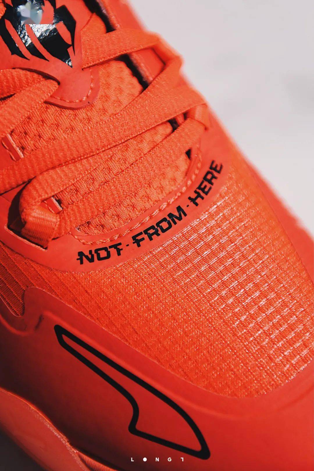 三球的签名鞋我们要从过去讲起