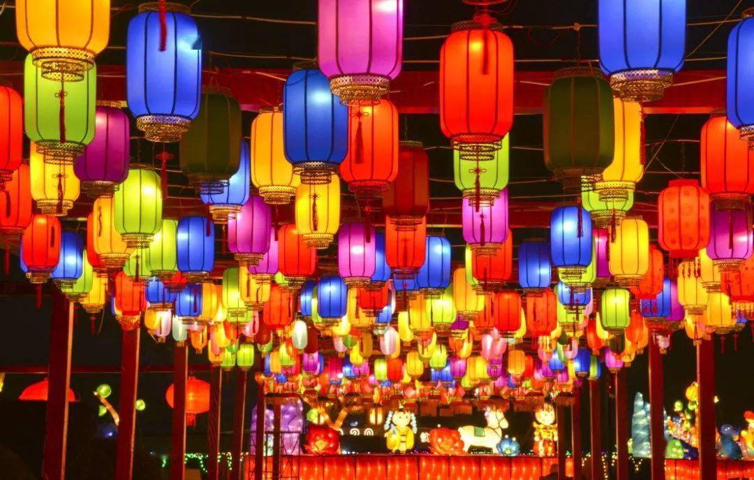 瞩目昭通融创凤凰山国际文旅小镇国潮灯笼秘境美食节12月30日盛大开幕