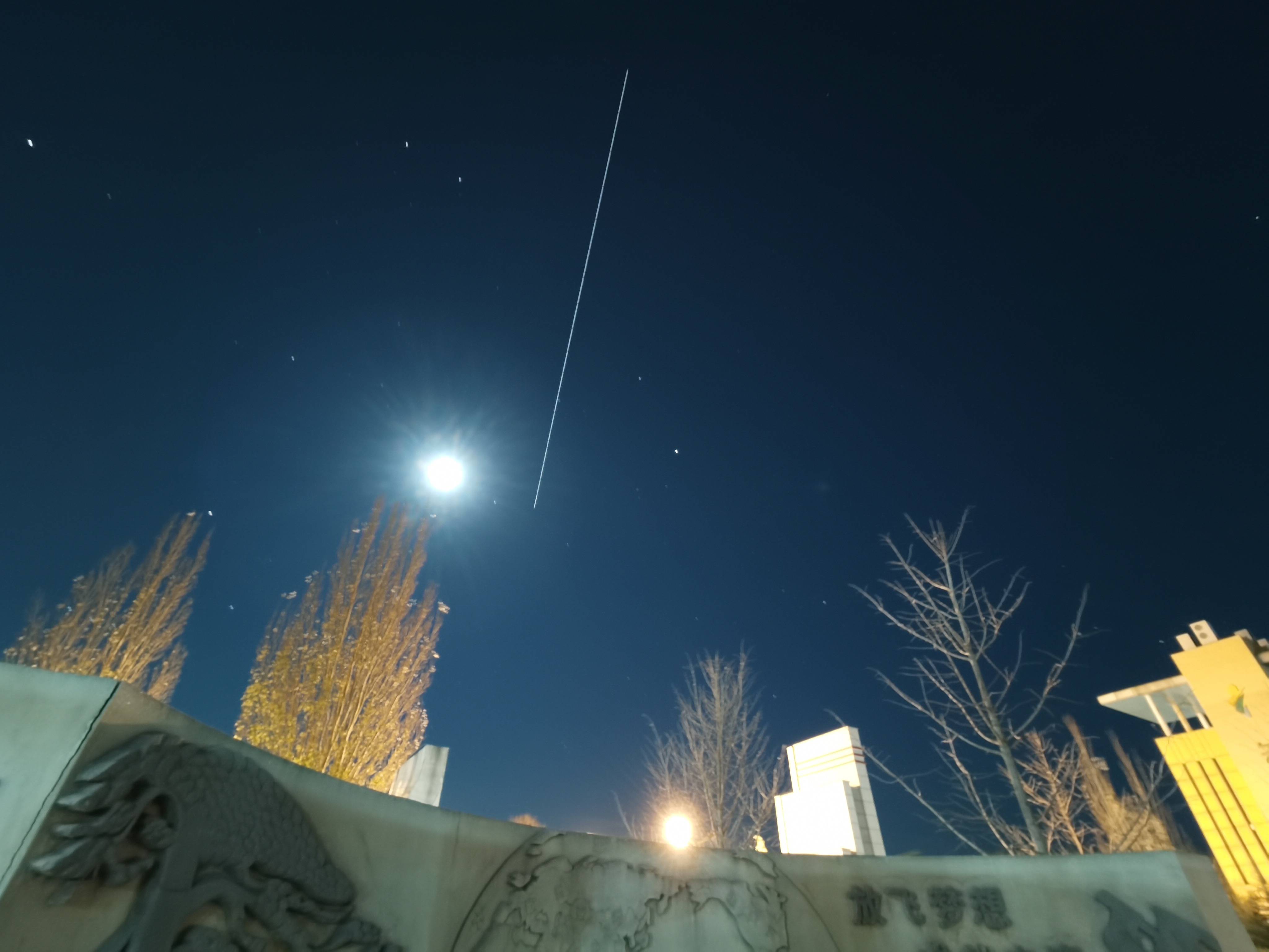 空间站|全球拍天宫丨“中国宫”打卡菁菁校园：仰望星空 追“星”逐梦