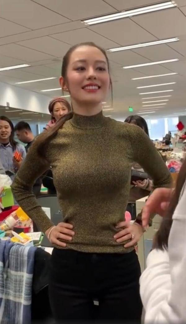 吉娜爱丽丝身材有多好双手叉腰被赞像芭比娃娃郎朗的眼光真毒