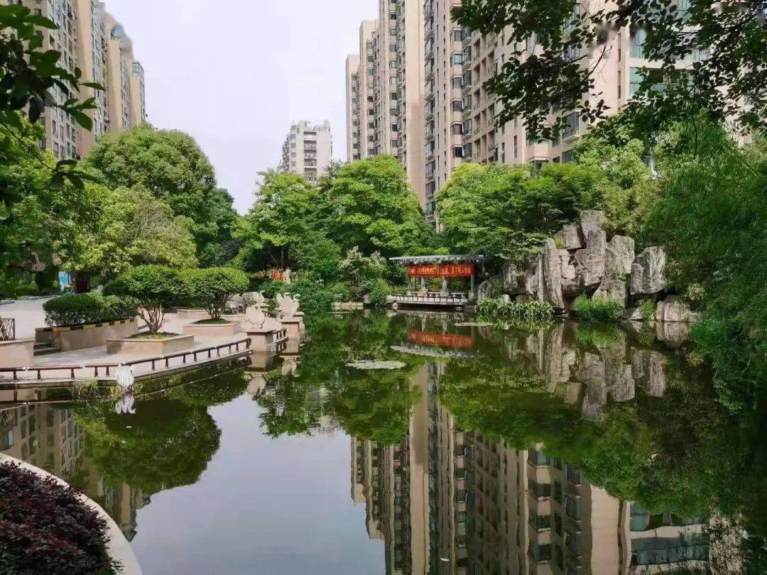 6969金域兰庭小区位于杭州市萧山区时代大道附近,于2013年交付