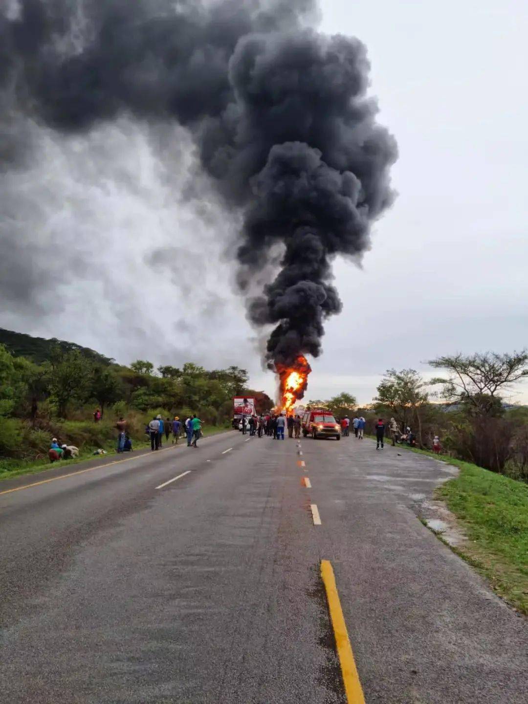 长沙油罐车爆炸事故图片