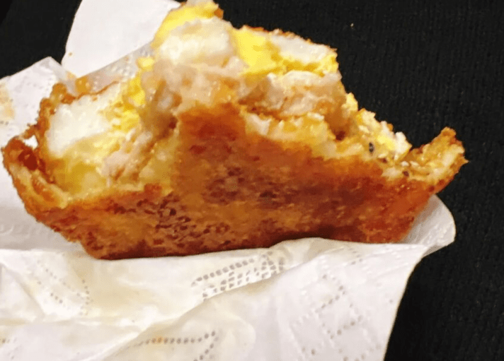 南京嚣张汉堡皇后叼着烟做汉堡网友真把自己当人上人