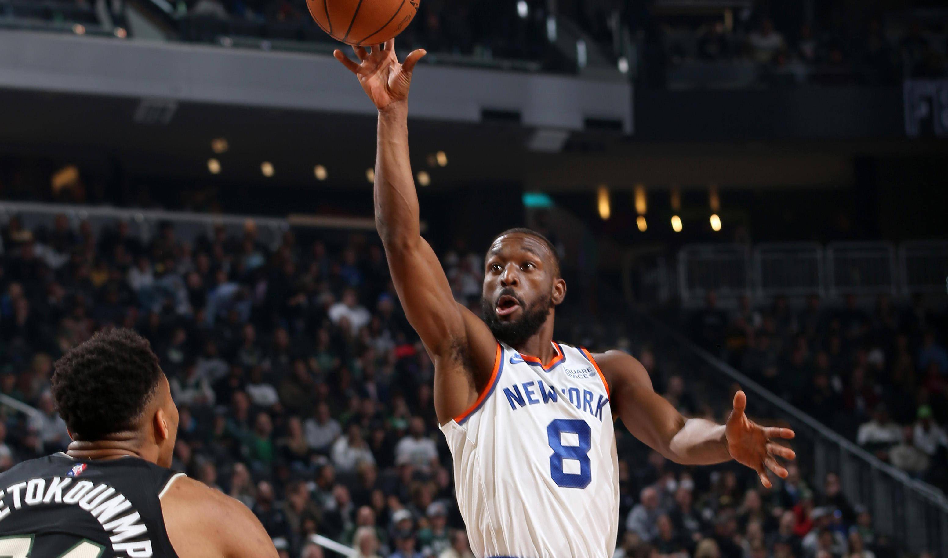 兰德尔狂飙6记三分率队拿下年终大战肯巴沃克时隔7年再砍三双