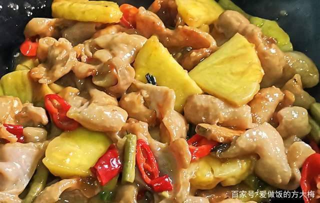 猪大肠用这个水果炒，不臭不腥、脆嫩不老、酸甜开胃比饭店还好吃_搜狐网