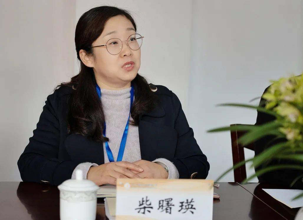 沈亚萍校长以"香槟湖上追梦人"为主题,向评估组领导专家作"新优质学校