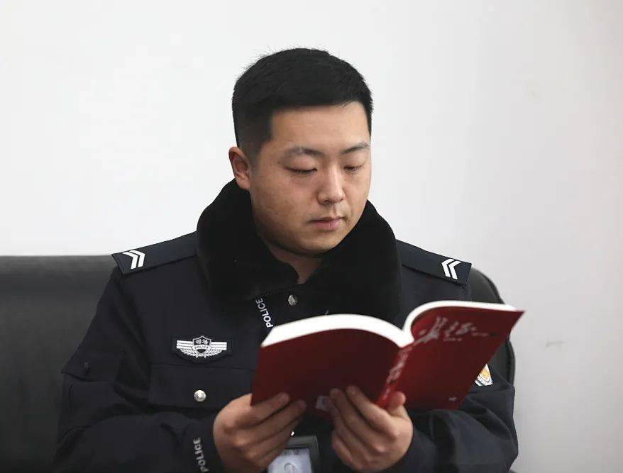 百名民警讲英烈故事:永远的丰碑——何敬平_中国流_中华民族_革命