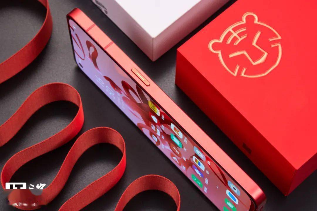 今年最后一款红色手机，过分美丽