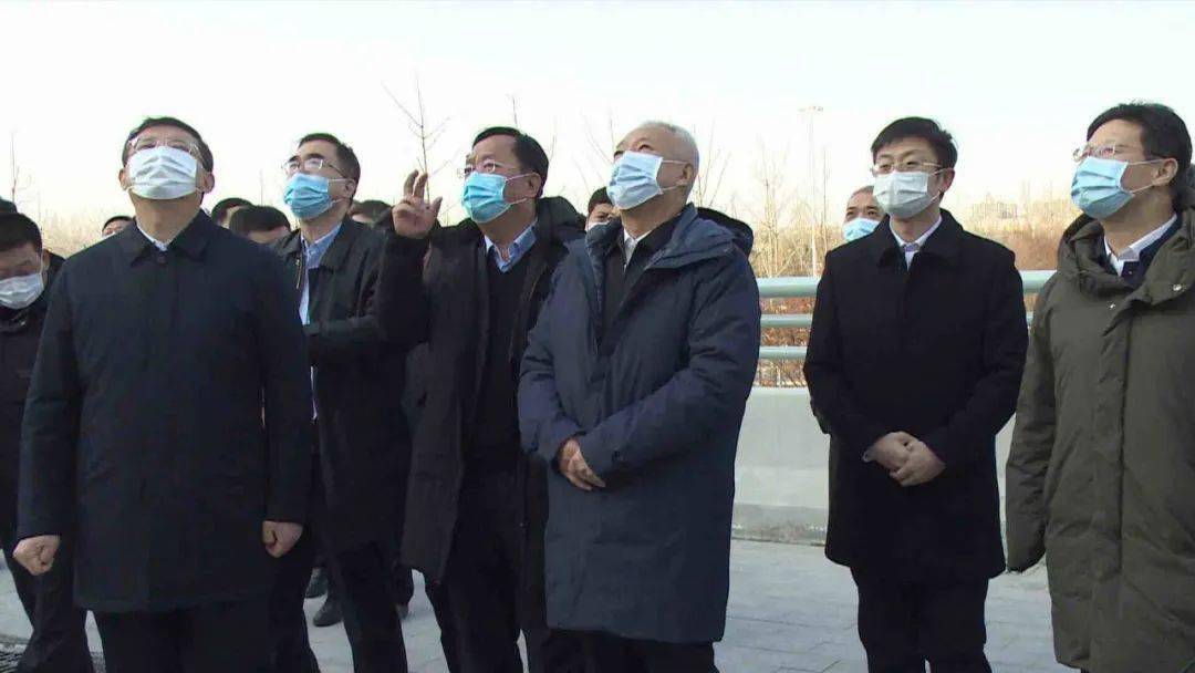 副省长凌文察看高铁广场