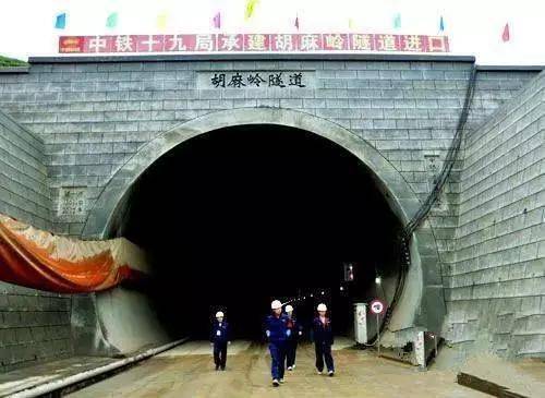 建设难度震惊世界的隧道——胡麻岭隧道