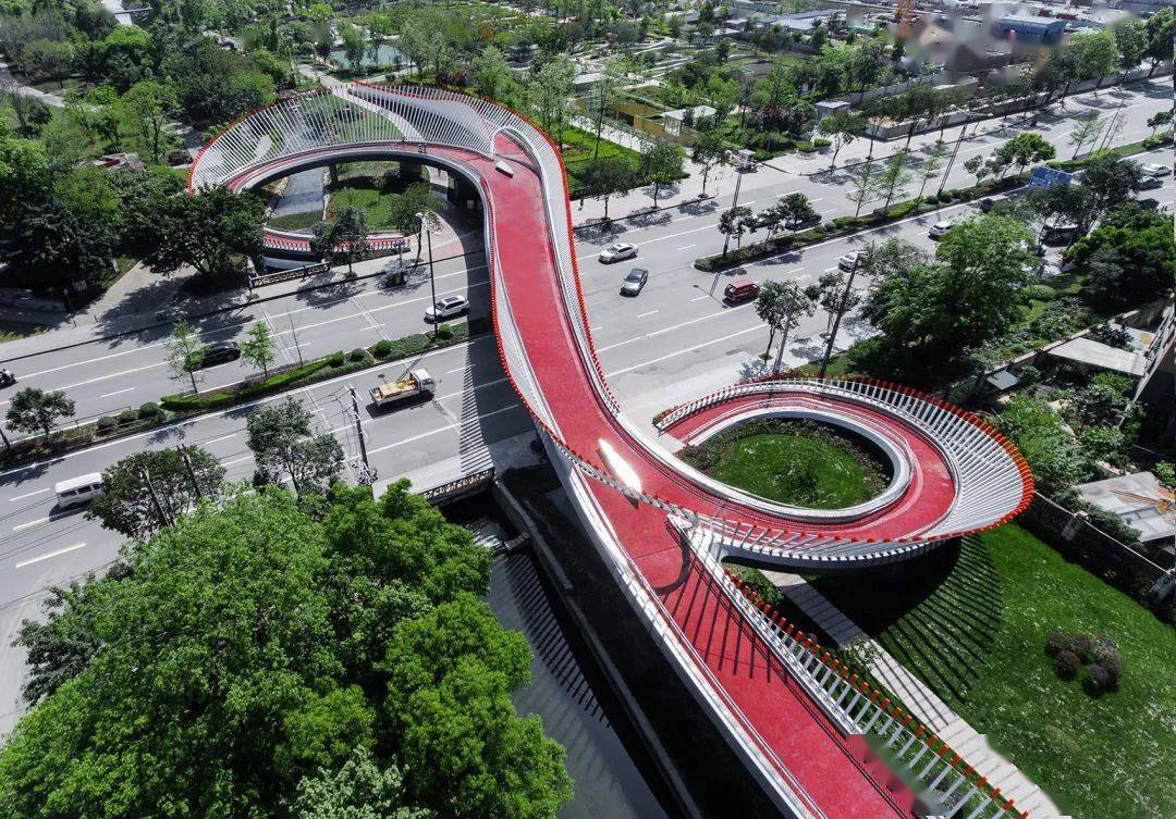 方案修改20次成都莫比乌斯环人行天桥上了热搜