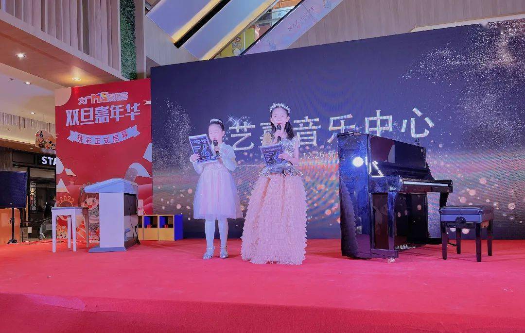 陆艺嘉献唱:《这世界那么多人》充满观赏性的钢琴四手联弹《海上航行