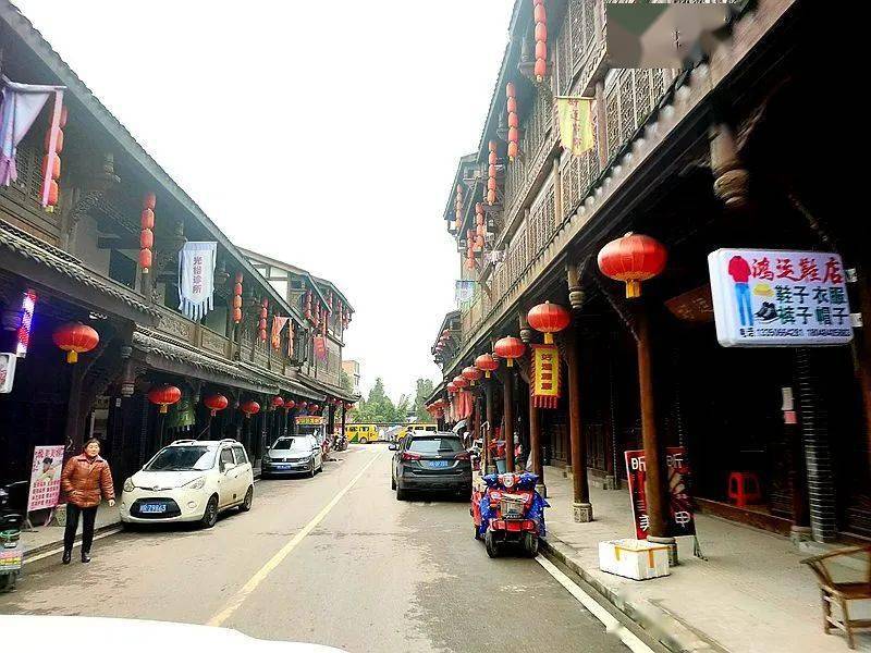 今天开车去八尔湖镇感觉冷冷清清67