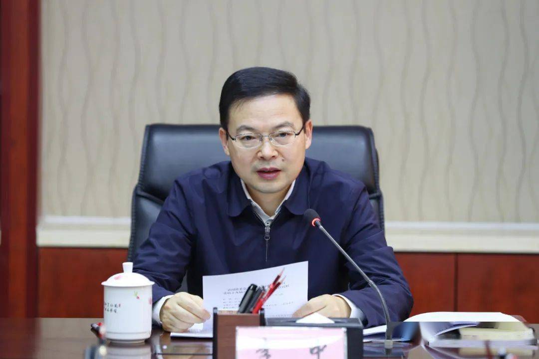 省国资委党委召开理论学习中心组学习党的十九届六中全会精神专题会议