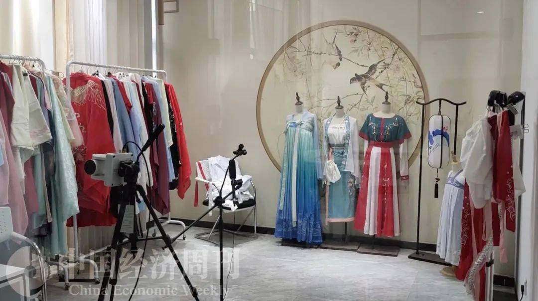 消费者|华为、安踏、蜂花、鸿星尔克与曹县汉服：“新国货”的觉醒时代