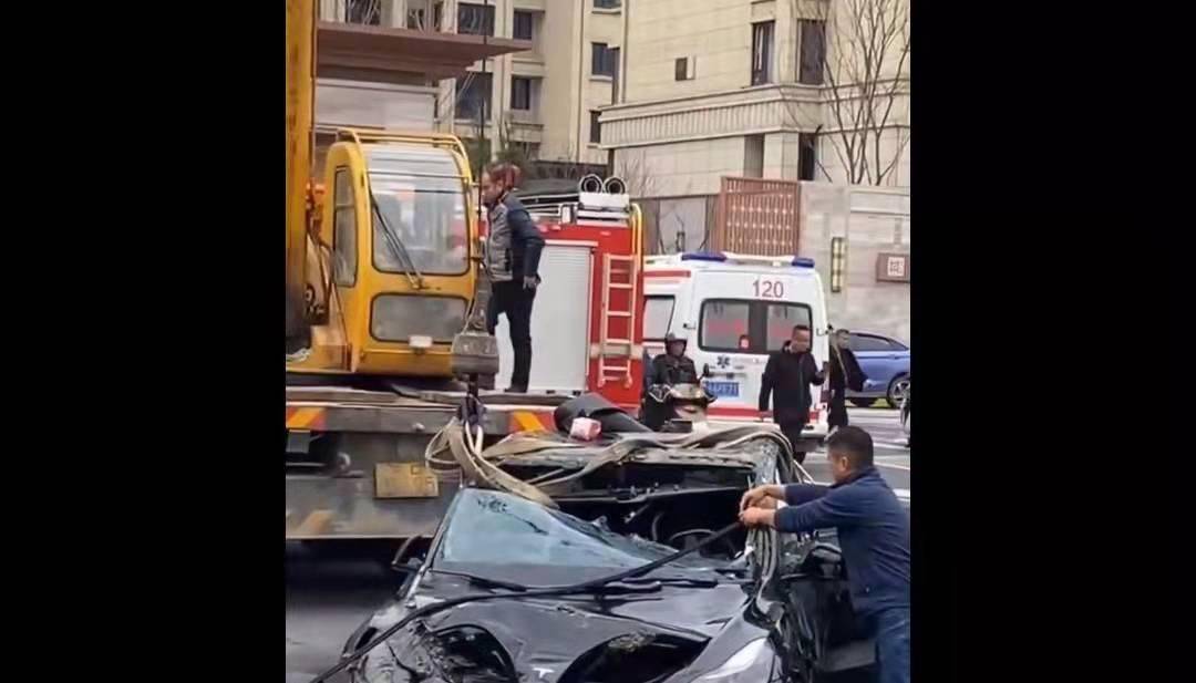 夫妻俩在上海也做生意,不久前才在溧阳吾悦广场内开了一家餐饮店,不想