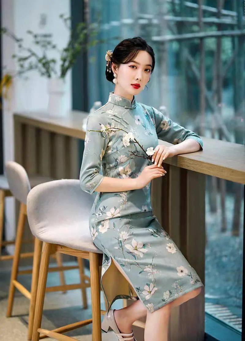 惊艳的女性穿旗袍 3f127636b7c34473922b1f3d3d1d536b.jpeg
