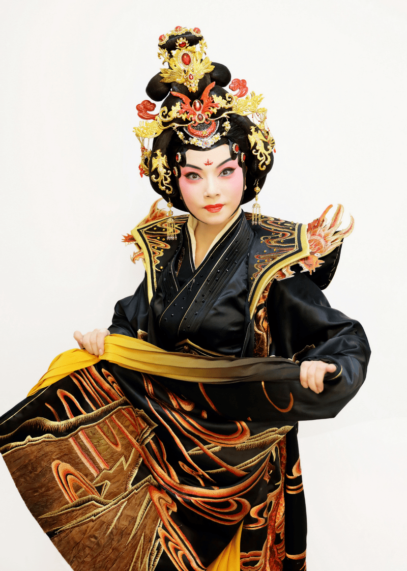 陈美兰,婺剧的领军人物,每次被问及婺剧,她谈得最多的便是"传承"二字