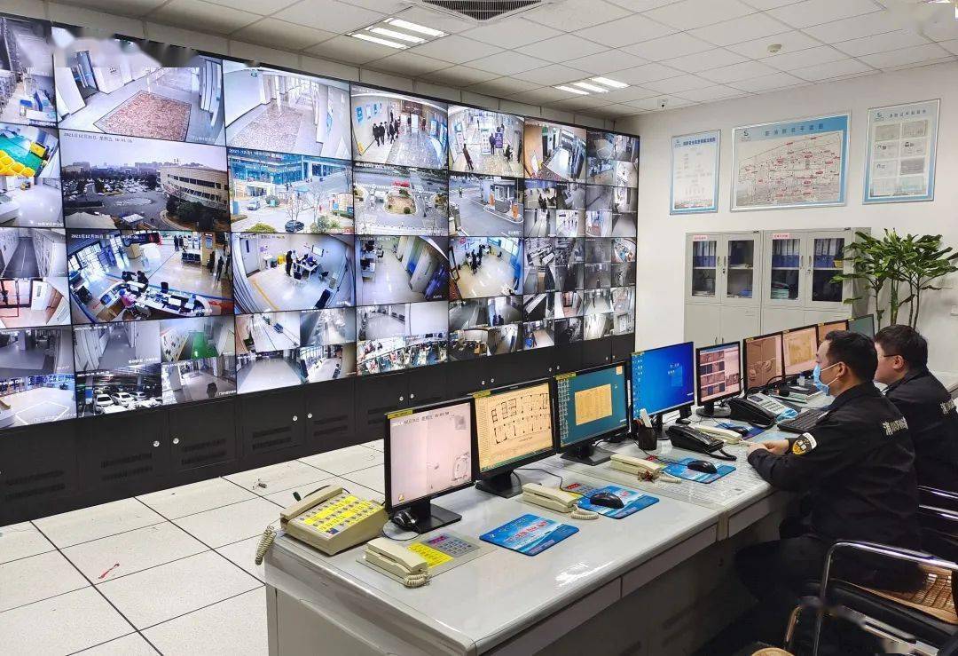 检查人员对配电室,锅炉房,后勤服务中心,消控中心等后勤重点区域开展