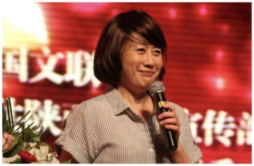 主持人汪文华,多年见不到丈夫一面,却心甘情愿照顾公婆