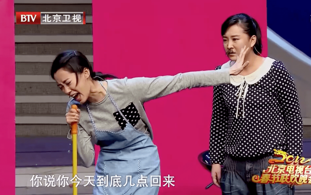 最终,在贾玲的鼓励下,张小斐还是决定尝试一次,并成功出演了小品中