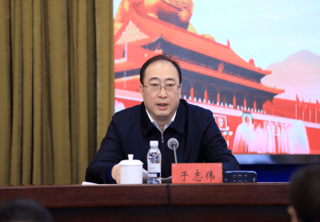 在开班式上,省委组织部副部长于志伟强调,组工干部要深入学习贯彻党的