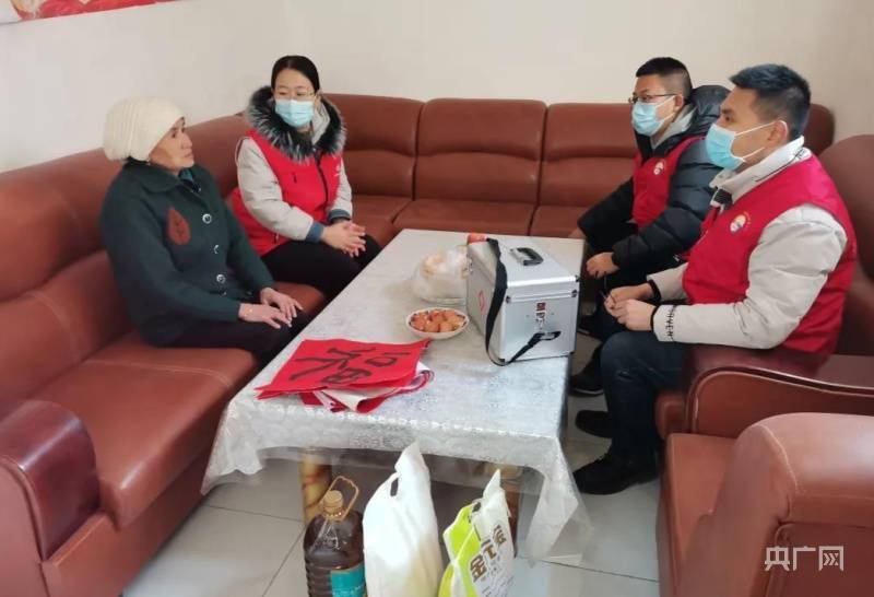 泰安援疆开展庆元旦送温暖下乡送教送医活动