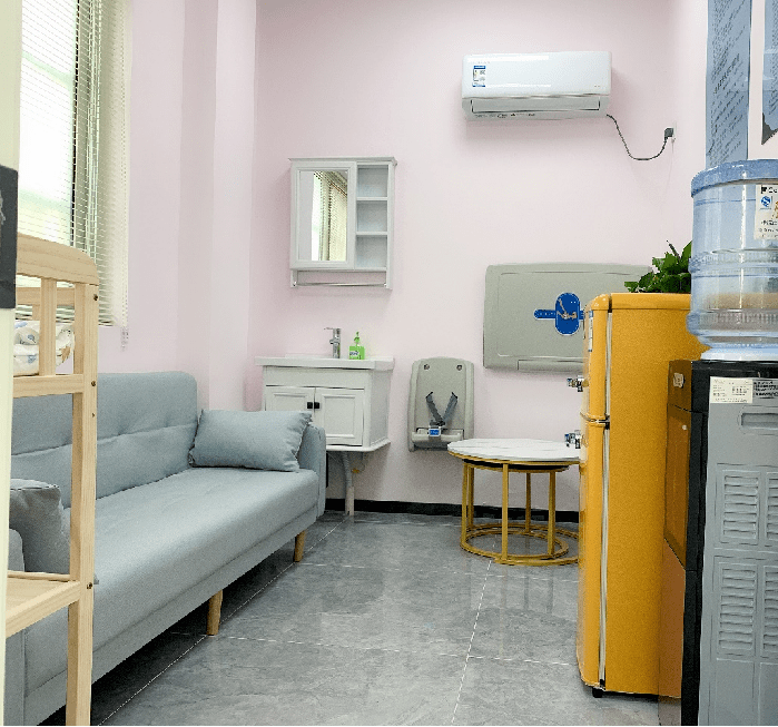 景区母婴室景区医务室文创货架小笨机器人如今的桂子山石柱林景区,在