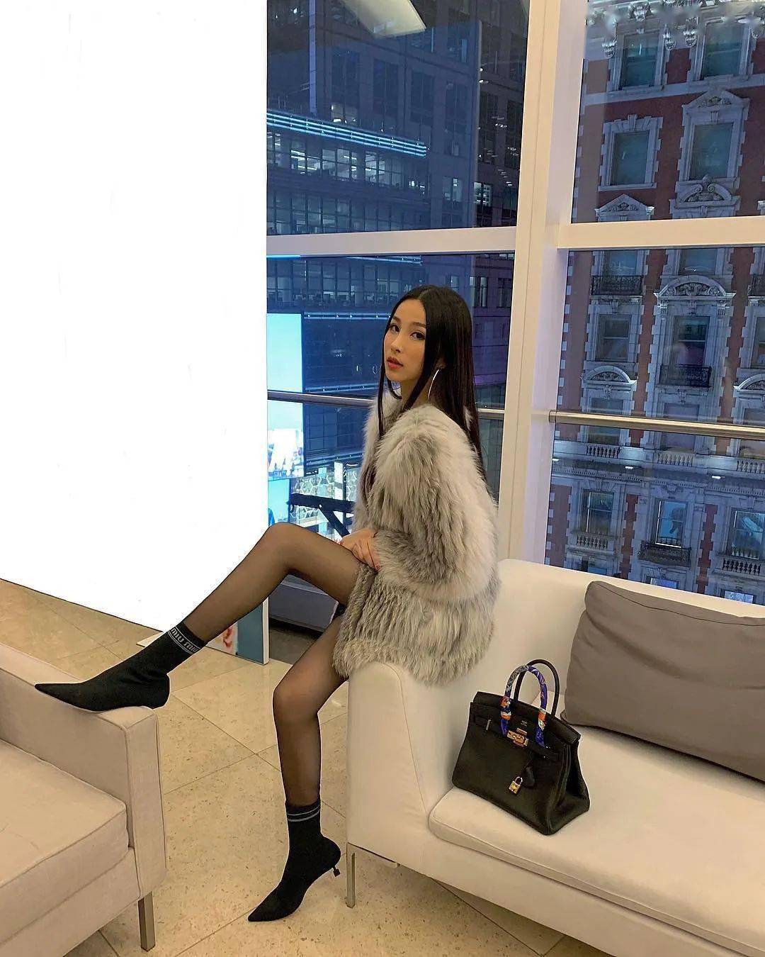 ssasha|另一个！坐在威少詹姆斯身边的女球迷