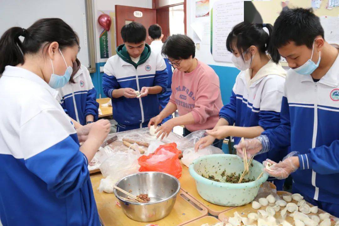 双减落地显成效特色活动贺新年东丽区民族中学开展迎新庆祝活动