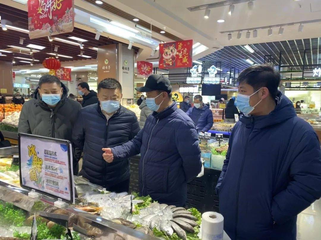 工委副书记,管委会主任宋景东带队来到百花花园好日子超市,傲娇龙超市