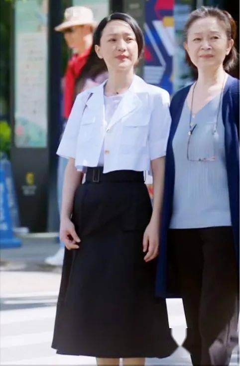 中年人|打开小敏家的衣橱，里头全是“断货王”