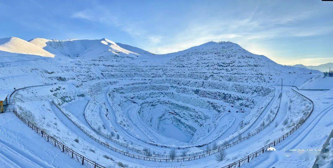 新疆滑雪圣地打卡记感受国内乃至亚洲雪场的天花板谈球吧体育(图11)