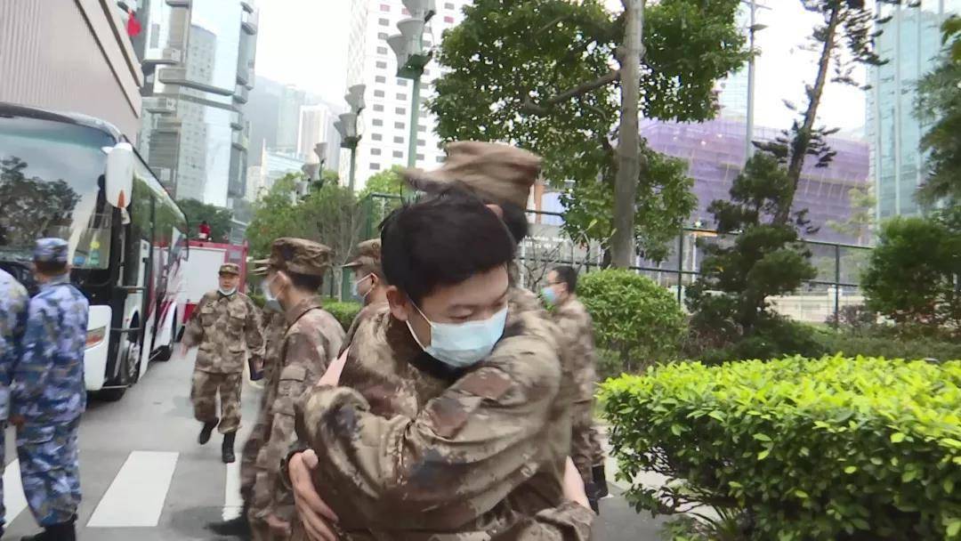 驻香港部队第二十三批部分军官轮换离港