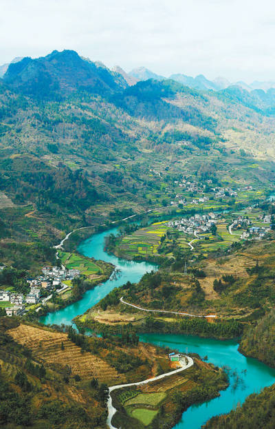 人民日报头版大图聚焦贵州平塘县践行绿水青山就是金山银山理念共建