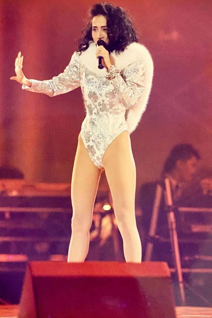 黄金时代|梅艳芳成为新的迪士尼公主！