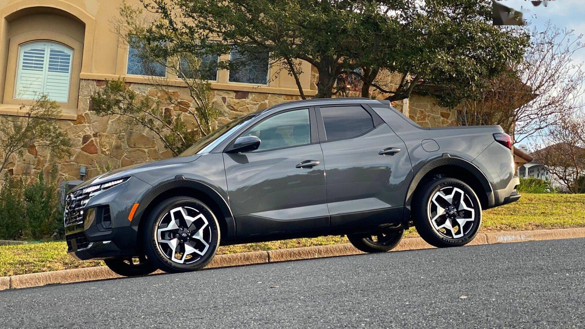 实拍承载式车身的现代小皮卡,2.5t 8at,造型时尚前卫_搜狐汽车_搜狐网